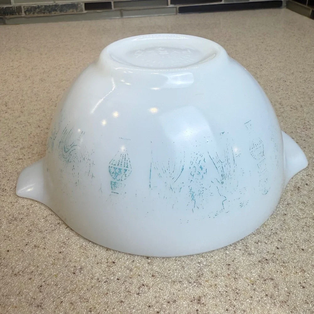 Vintage Pyrex 441 Butterprint Cinderella Mixing Bowl 1.5pt Turquoise White Amish
